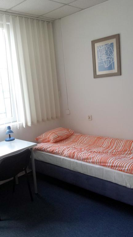 Erasmus House Hostel Warsawa Ruang foto