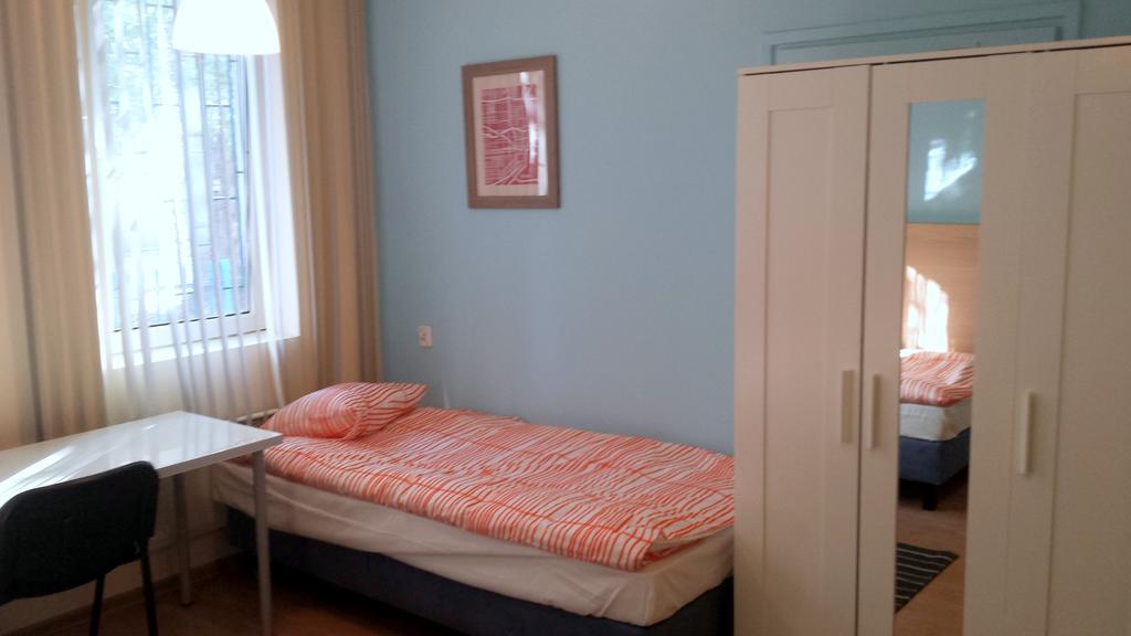 Erasmus House Hostel Warsawa Ruang foto